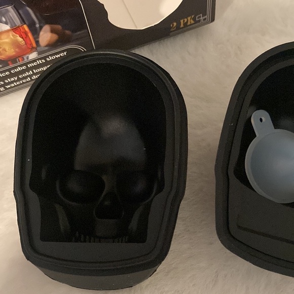 Cocktail Skull Ice Molds - Picture 9 of 9